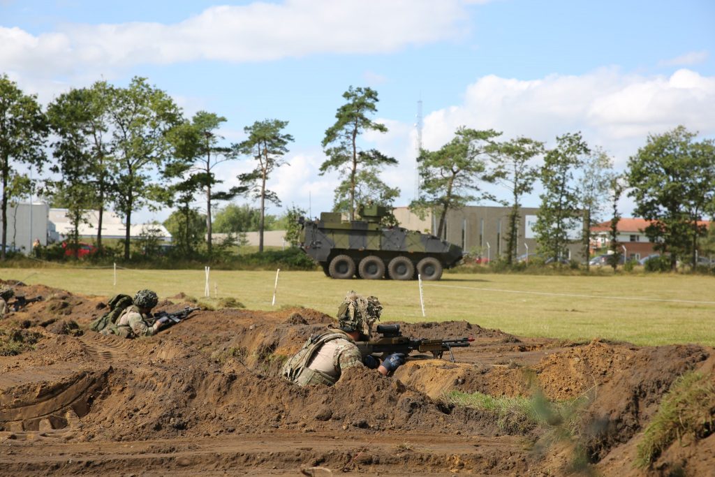 For InterForces støttevirksomheder var der bl.a. mulighed for at få en køretur i en Piranha på Skive Kasernes område.